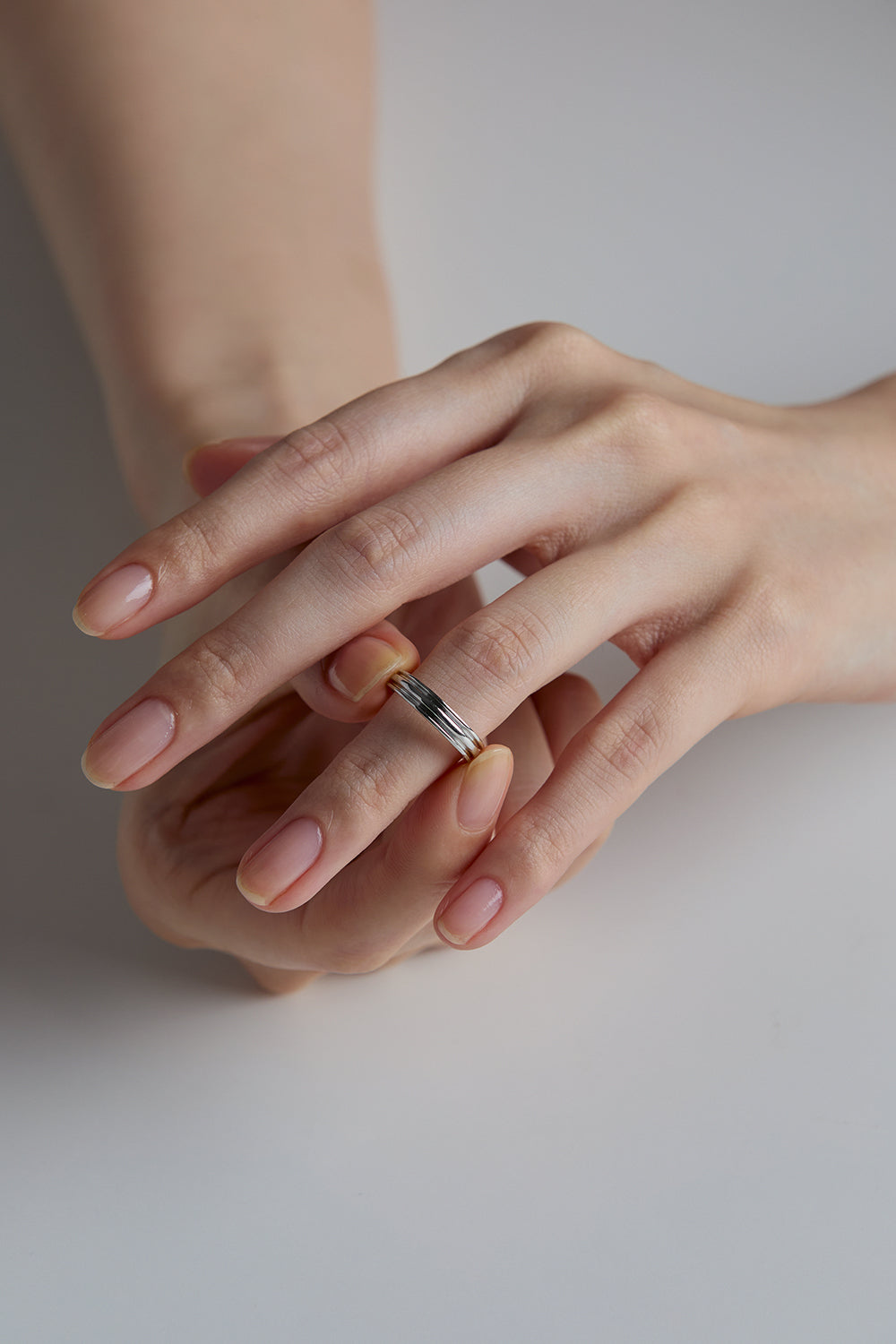 10K WHITE GOLD FLAT POTTERY VESSEL RING (Not on display)