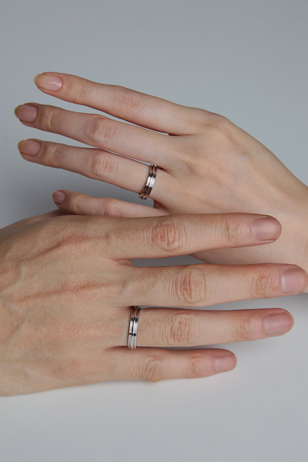 10K WHITE GOLD FLAT POTTERY VESSEL RING (Not on display)