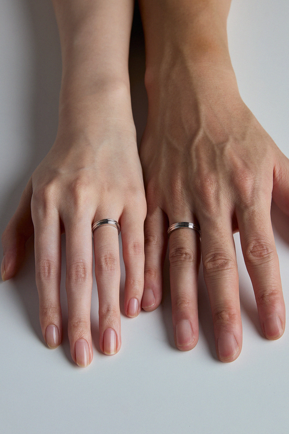 10K WHITE GOLD FLAT POTTERY VESSEL RING (Not on display)