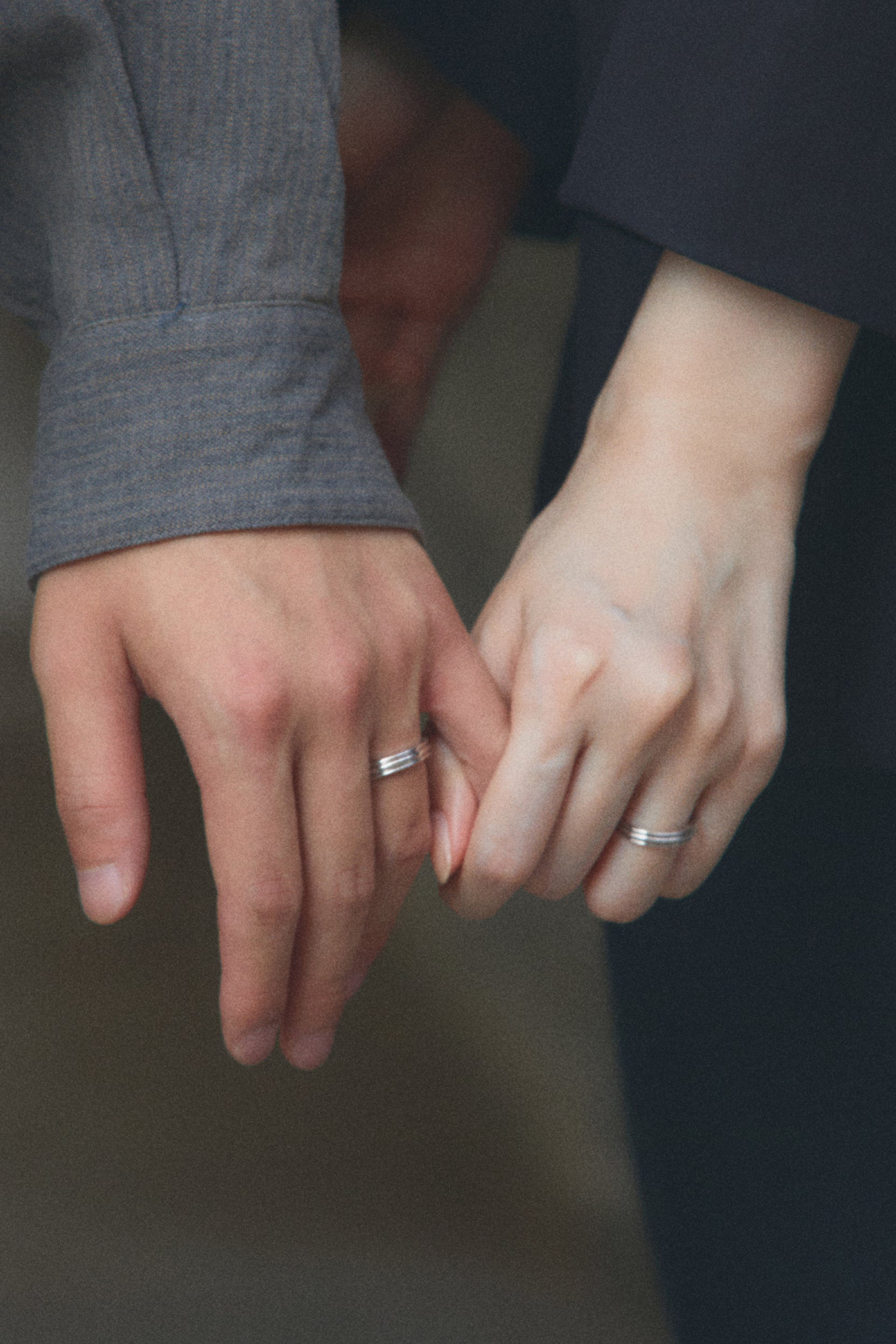 10K WHITE GOLD FLAT POTTERY VESSEL RING (Not on display)