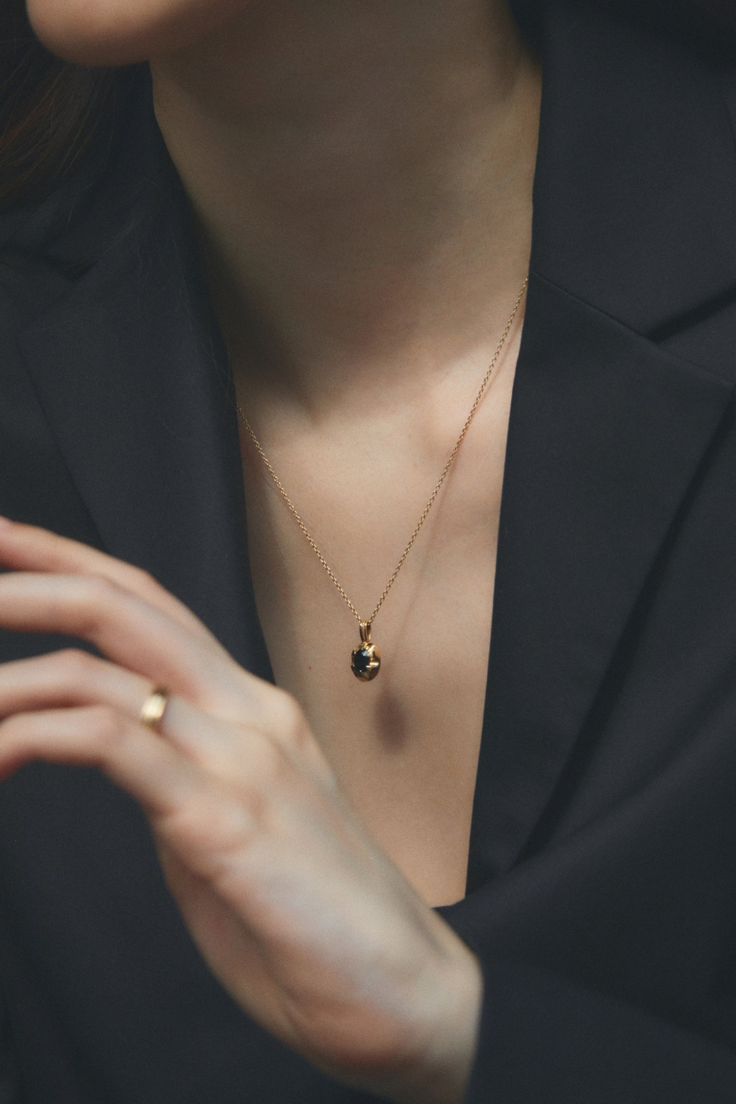 CLAW ONYX GOLD NECKLACE