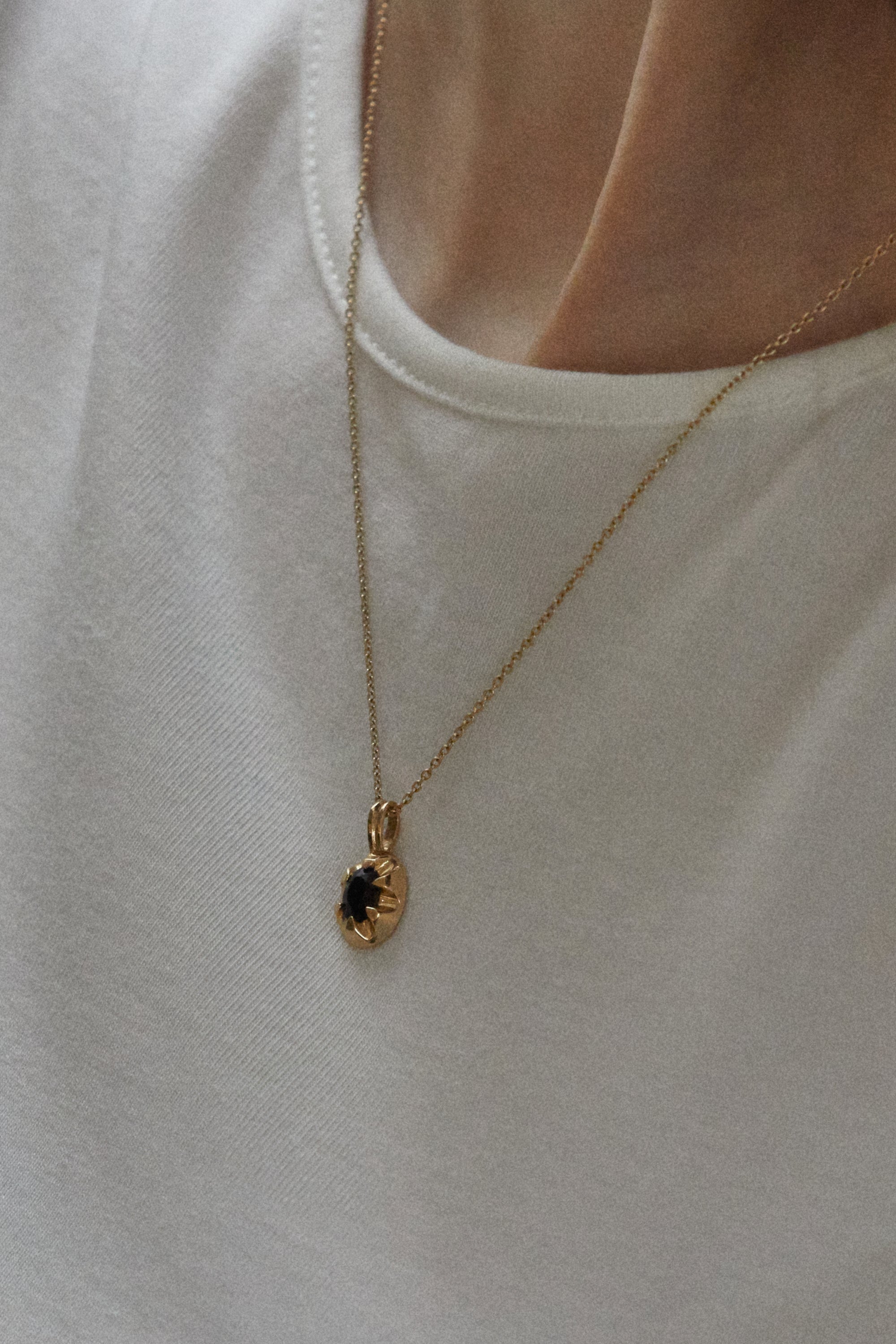 CLAW ONYX GOLD NECKLACE