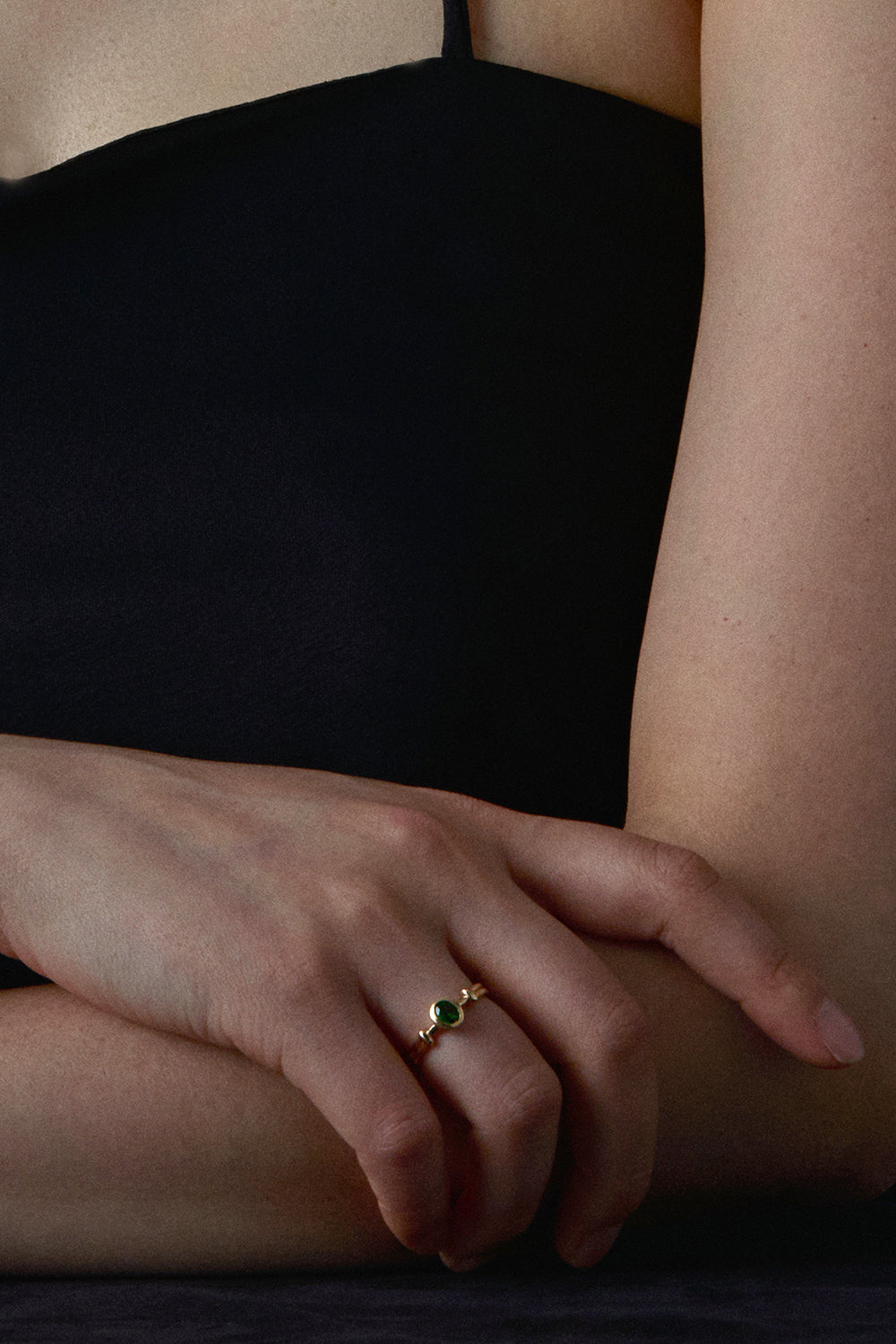 RENAISSANCE COLUMN TSAVORITE GARNET RING