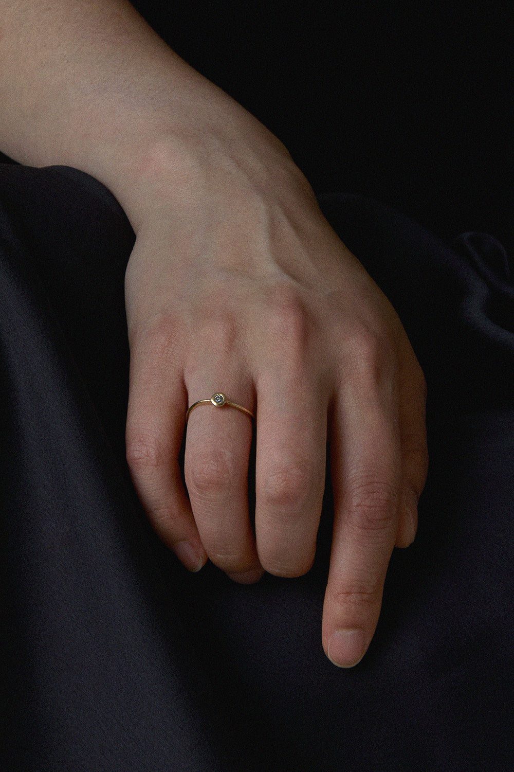 RENAISSANCE WAVY METALLIC GRAY DIAMOND RING