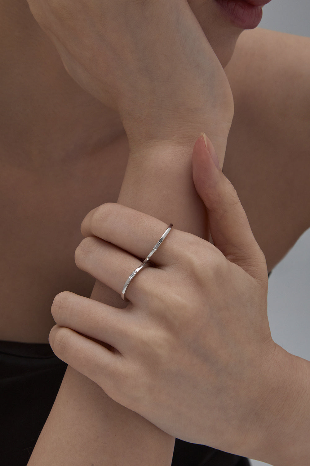 10K SLIM BODY BAGUETTE DIAMOND WHITE GOLD RING