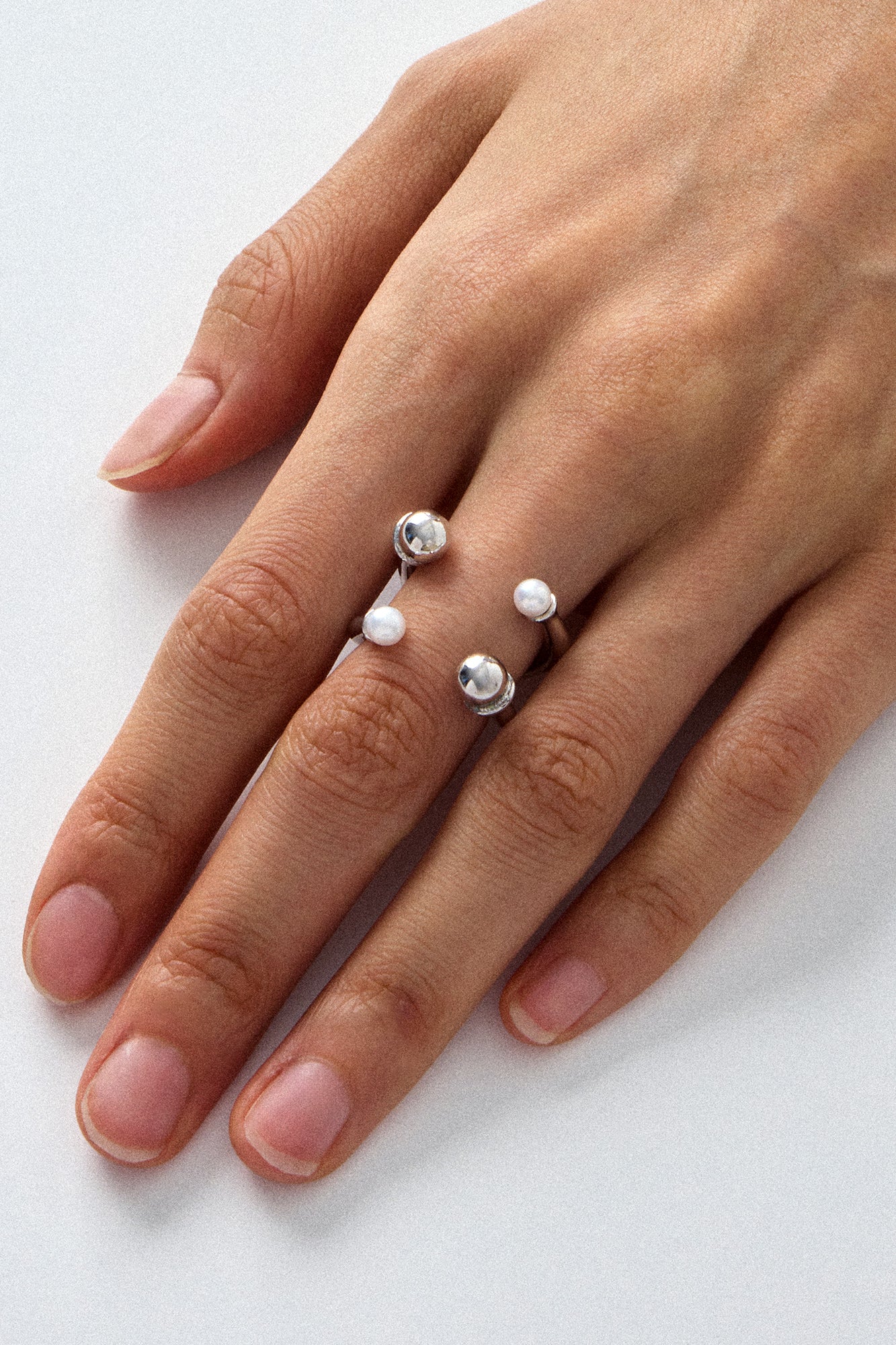 COLD WHITE AND SILVER QUADRUPLE OPEN RING