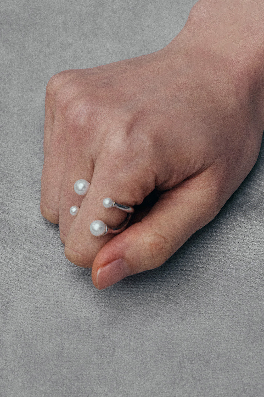 COLD WHITE QUADRUPLE OPEN RING