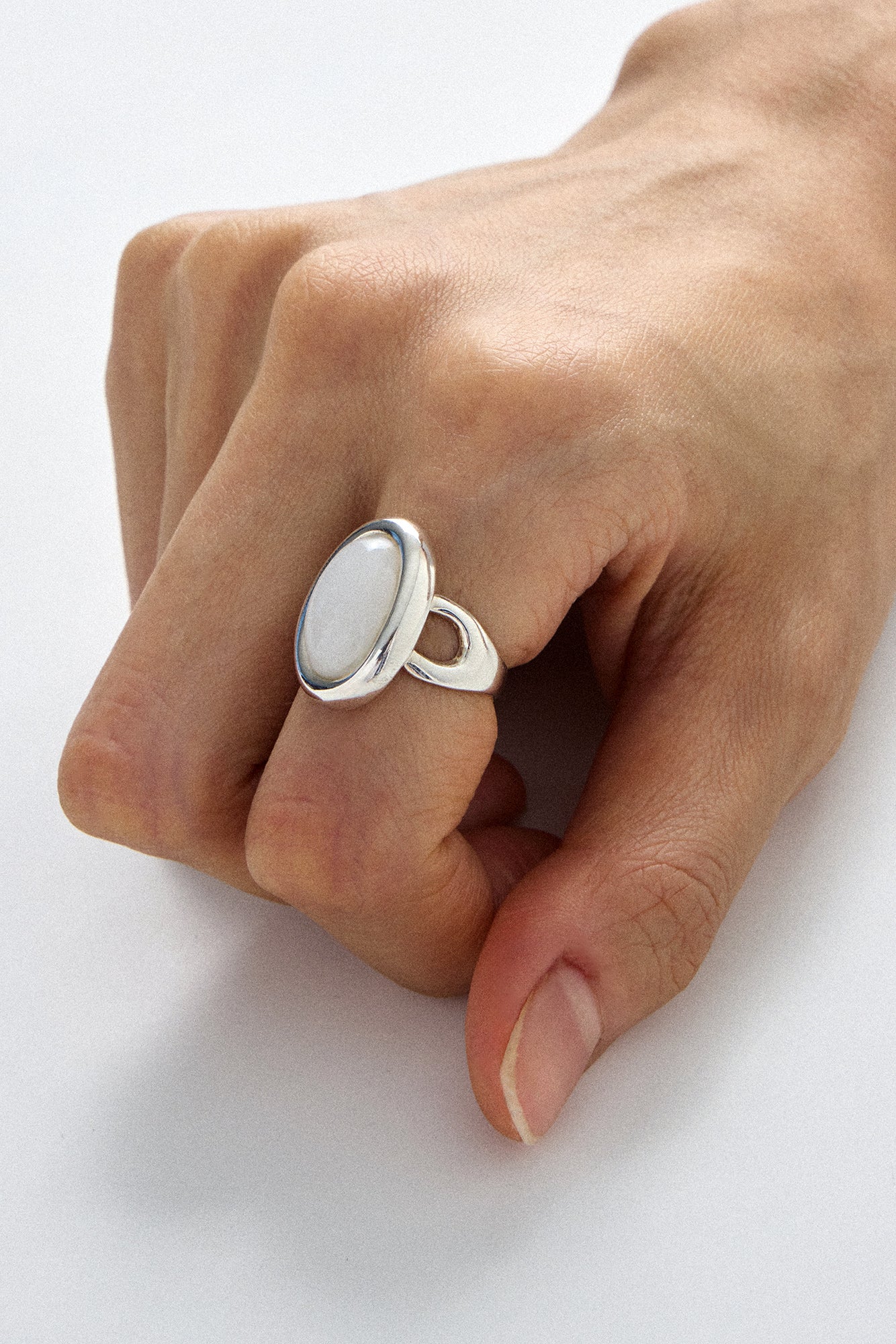 MOTHER'S WHITE QUARTZ RING