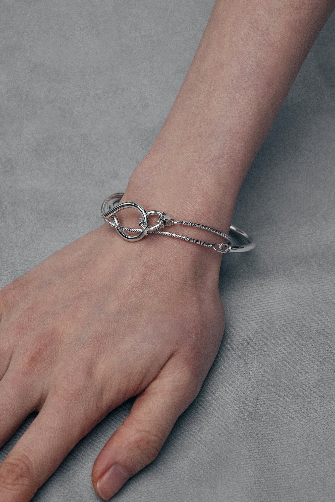 STRAPPY BRACELET IN SILVER