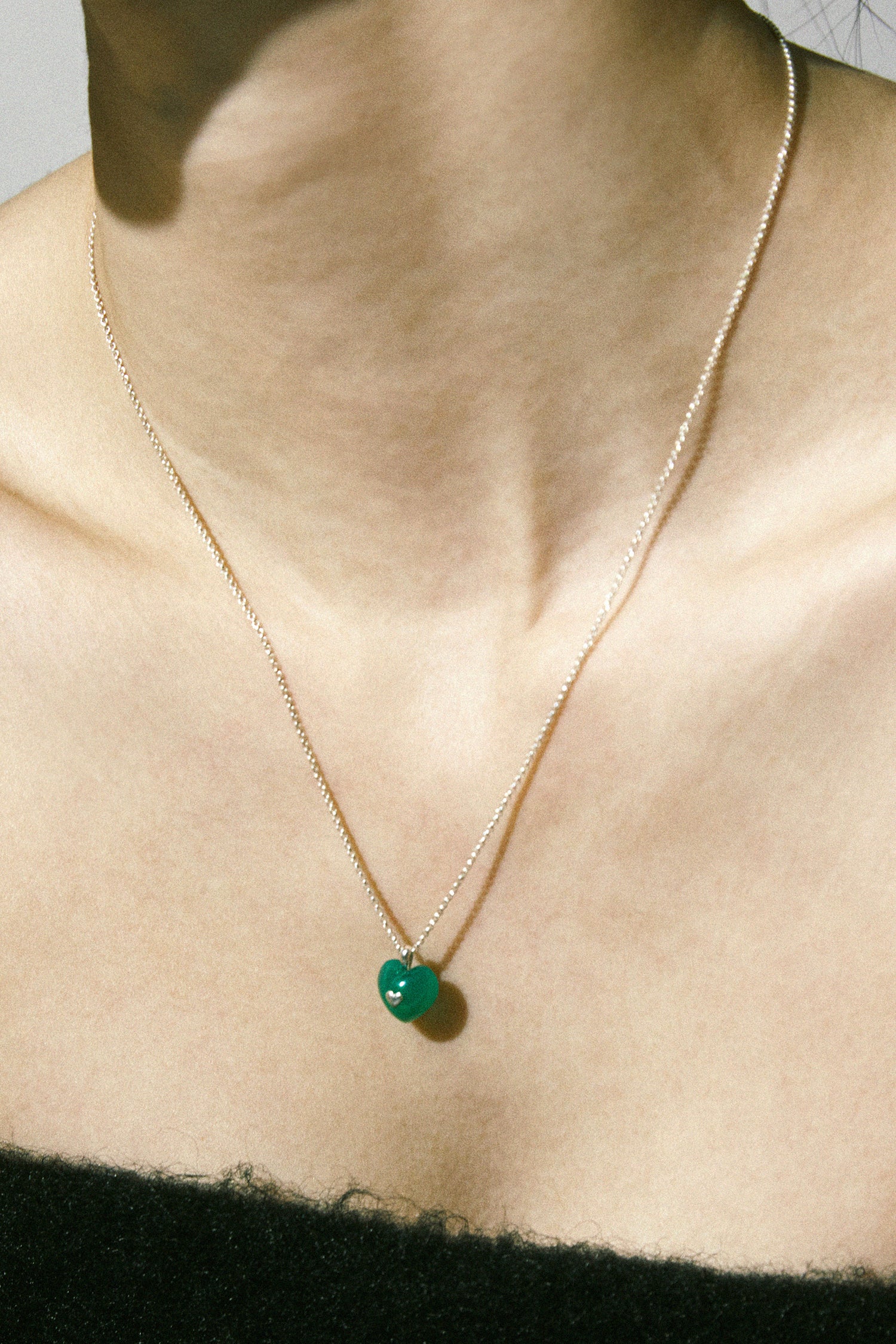 VERY VINTAGE GREEN CHALCEDONY SILVER HEART PENDANT NECKLACE