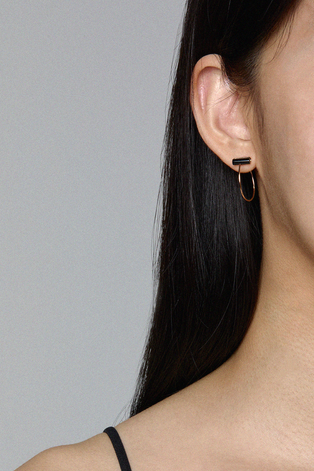 GOLD HOOP WITH ONYX M 2015