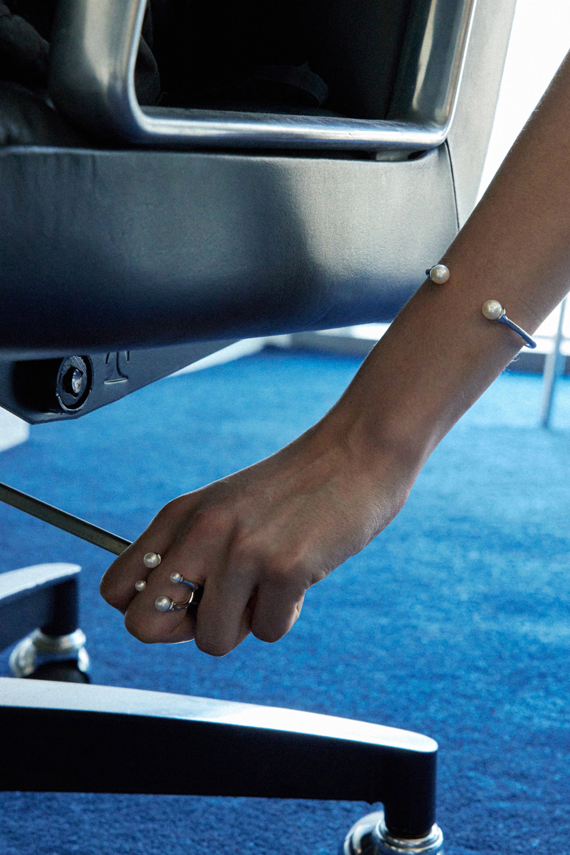 COLD WHITE QUADRUPLE OPEN RING