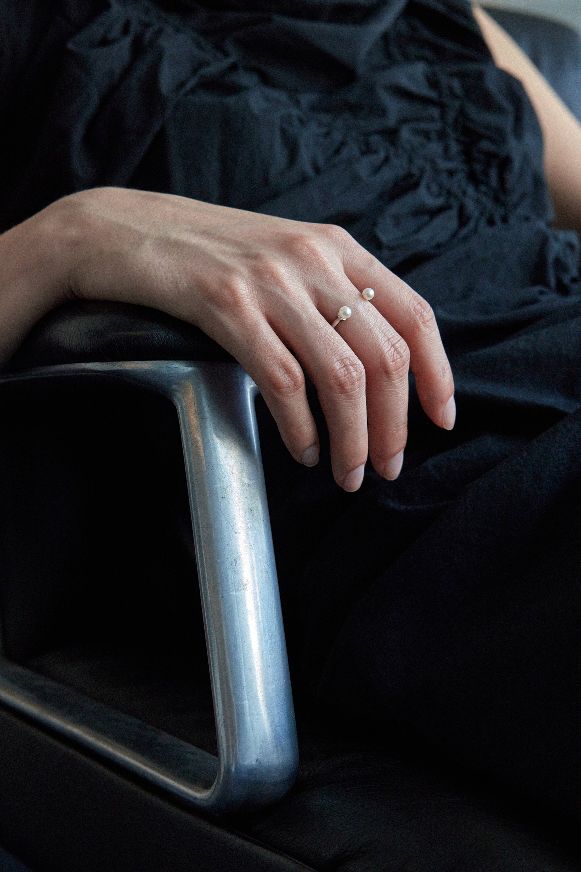 COLD WHITE 4mm ダブルパールオープンリング