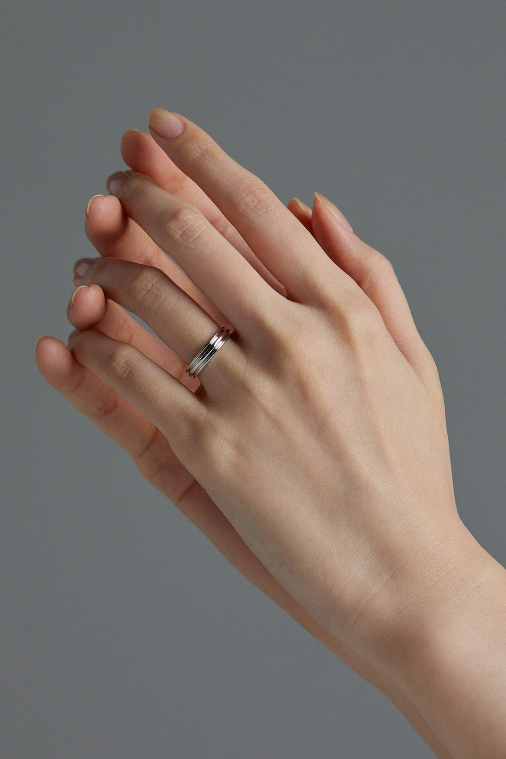 10K WHITE GOLD FLAT POTTERY VESSEL RING