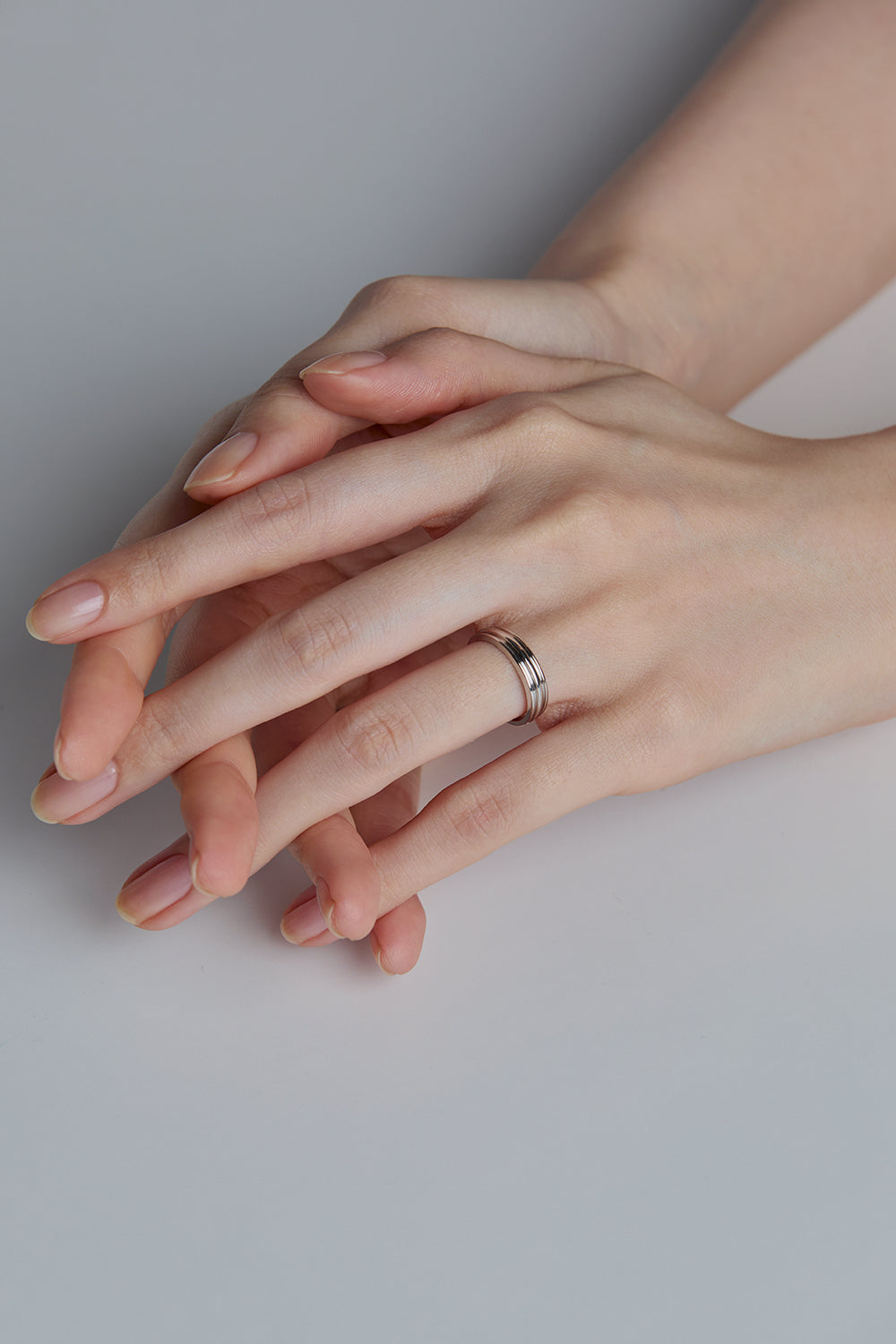 10K WHITE GOLD FLAT POTTERY VESSEL RING