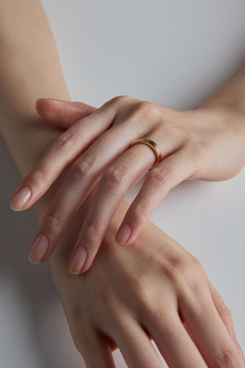 10K GOLD FLAT POTTERY VESSEL RING