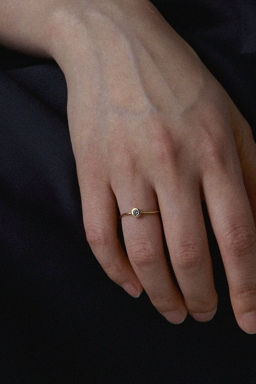 RENAISSANCE WAVY METALLIC GRAY DIAMOND RING