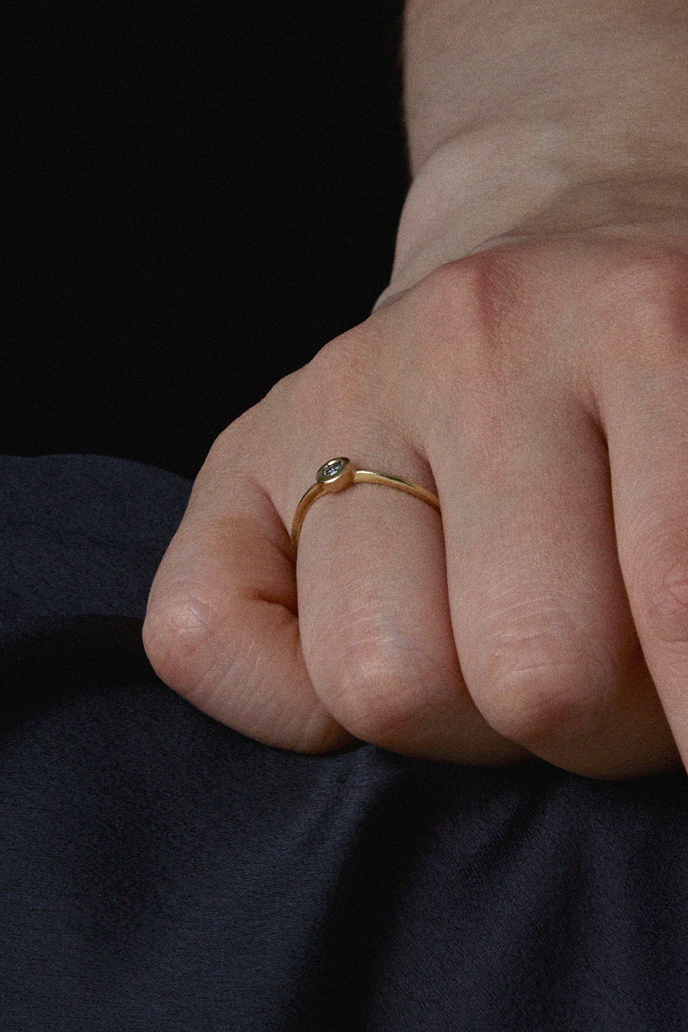 RENAISSANCE WAVY METALLIC GRAY DIAMOND RING