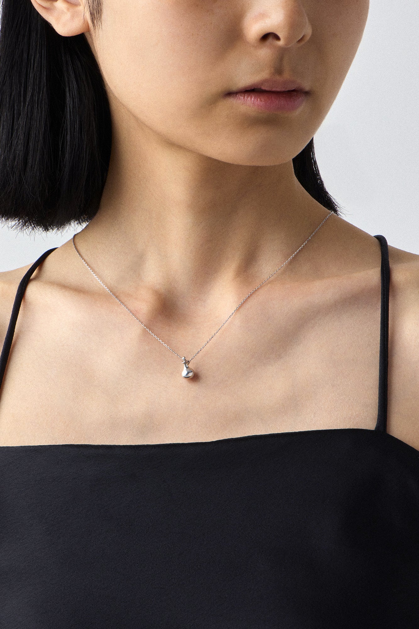 10K WHITE GOLD MINI BOTTIGLIA NECKLACE