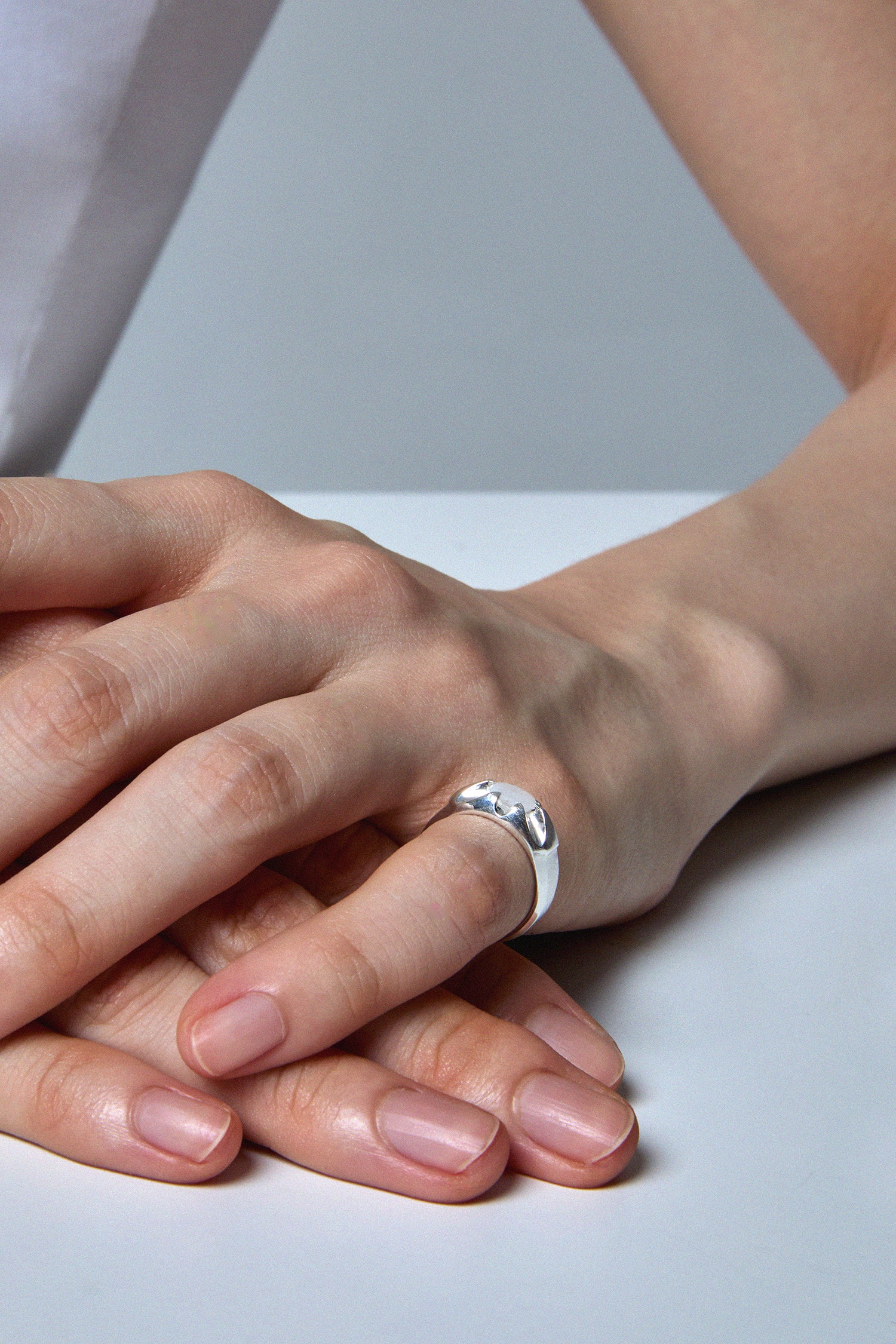 CLAW QUARTZ SILVER RING