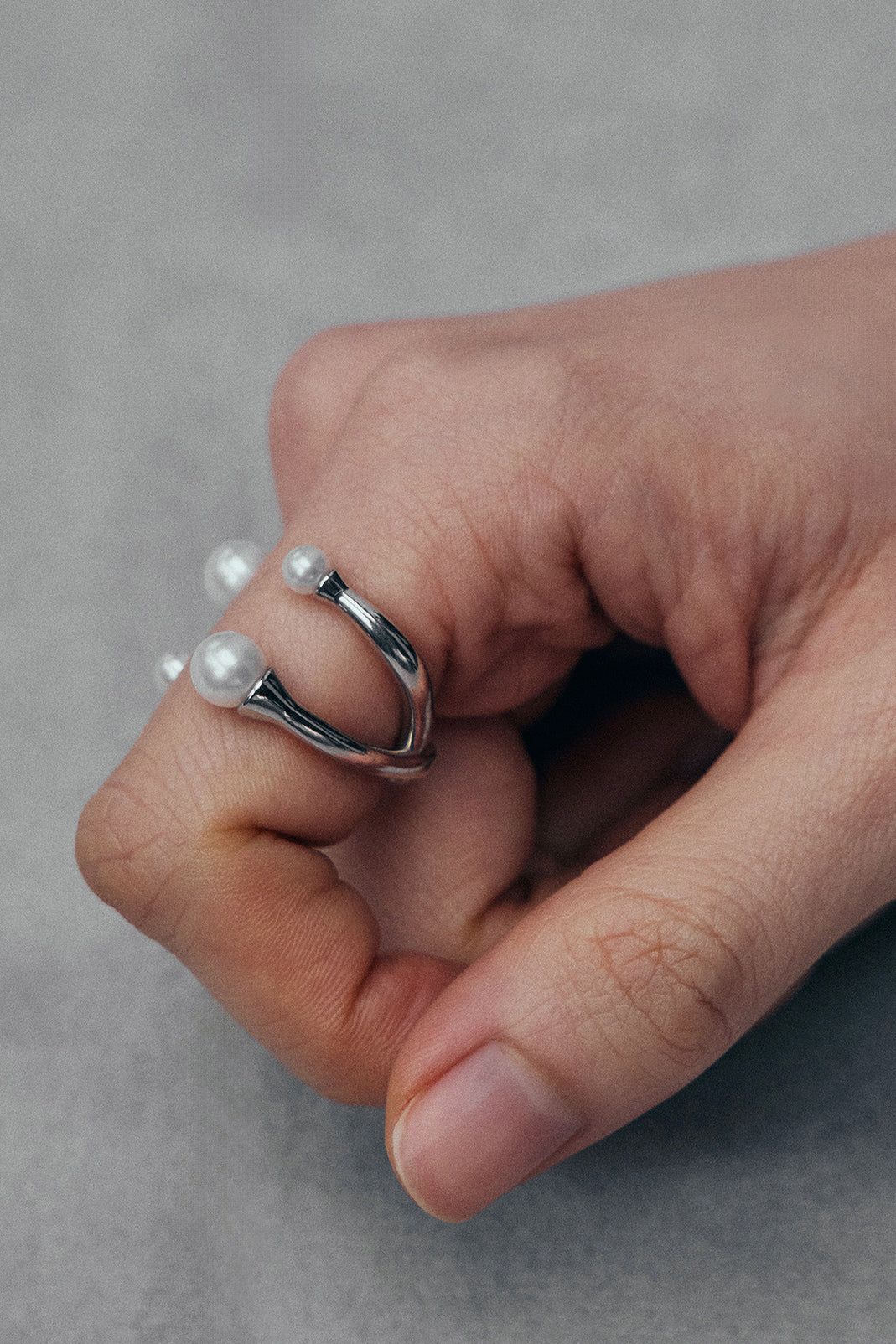 COLD WHITE QUADRUPLE OPEN RING