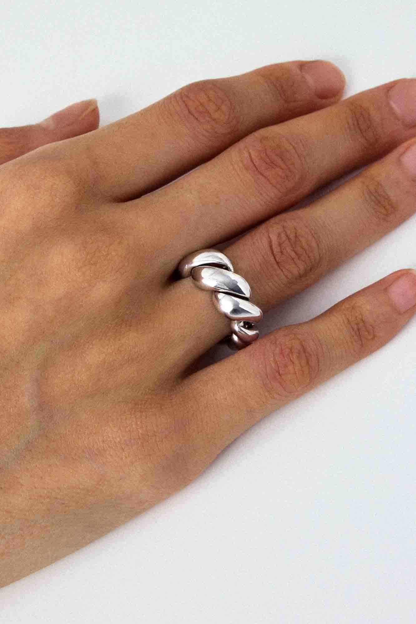 ロープツイストボールドリング