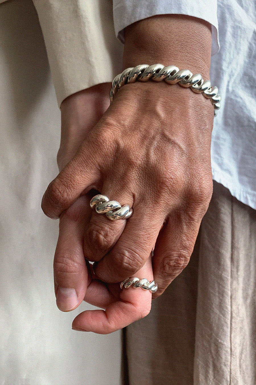 ロープツイストボールドリング