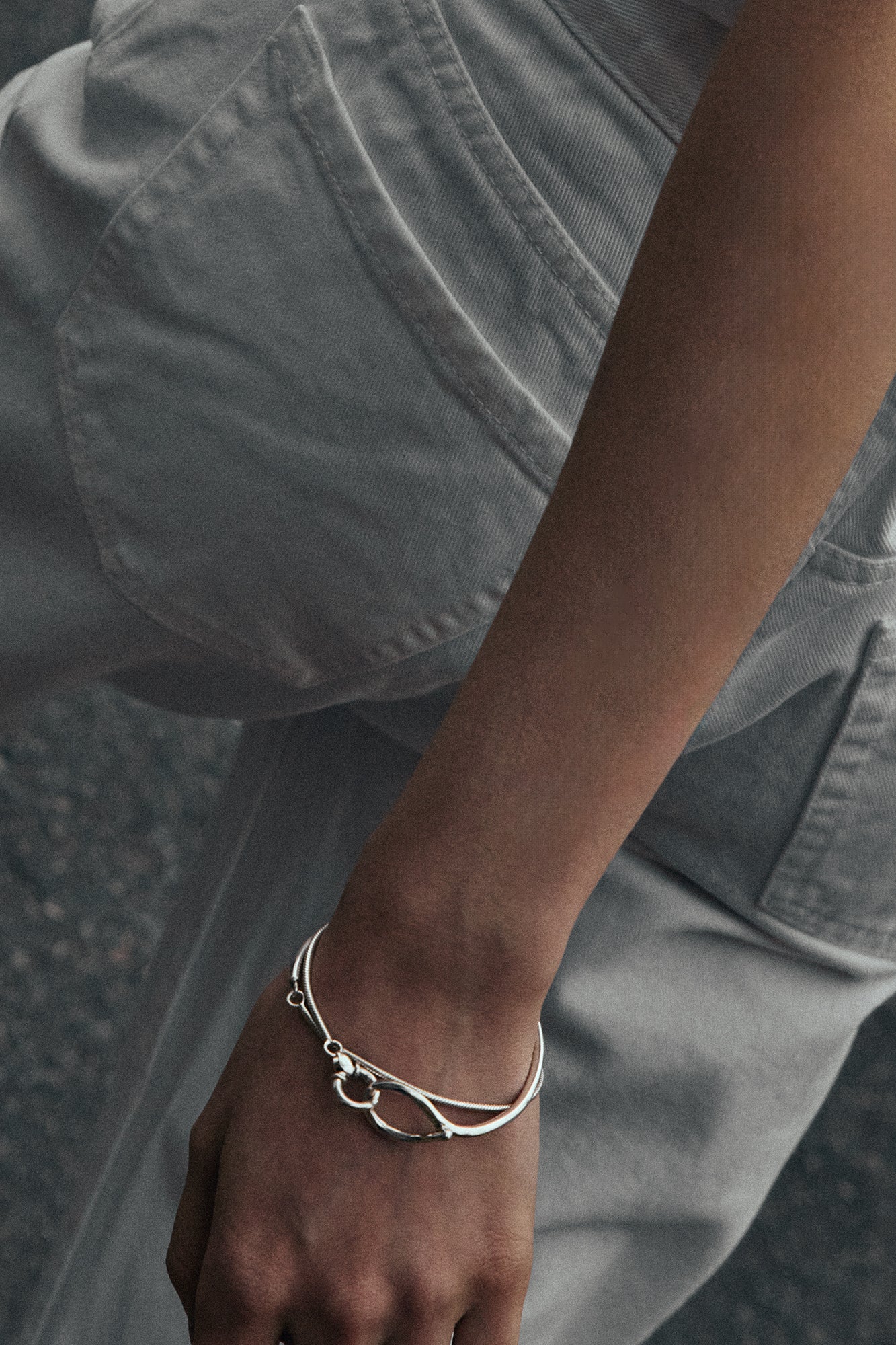 STRAPPY BRACELET IN SILVER