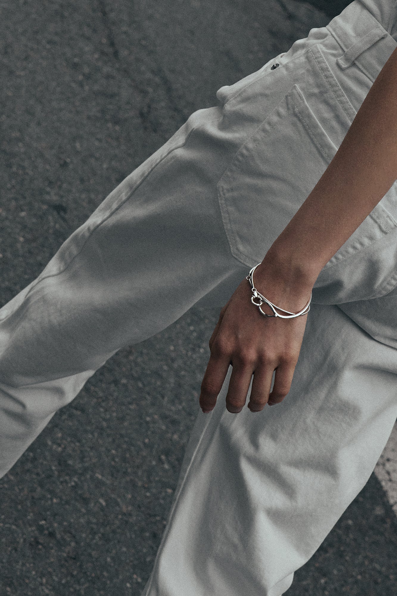 STRAPPY BRACELET IN SILVER