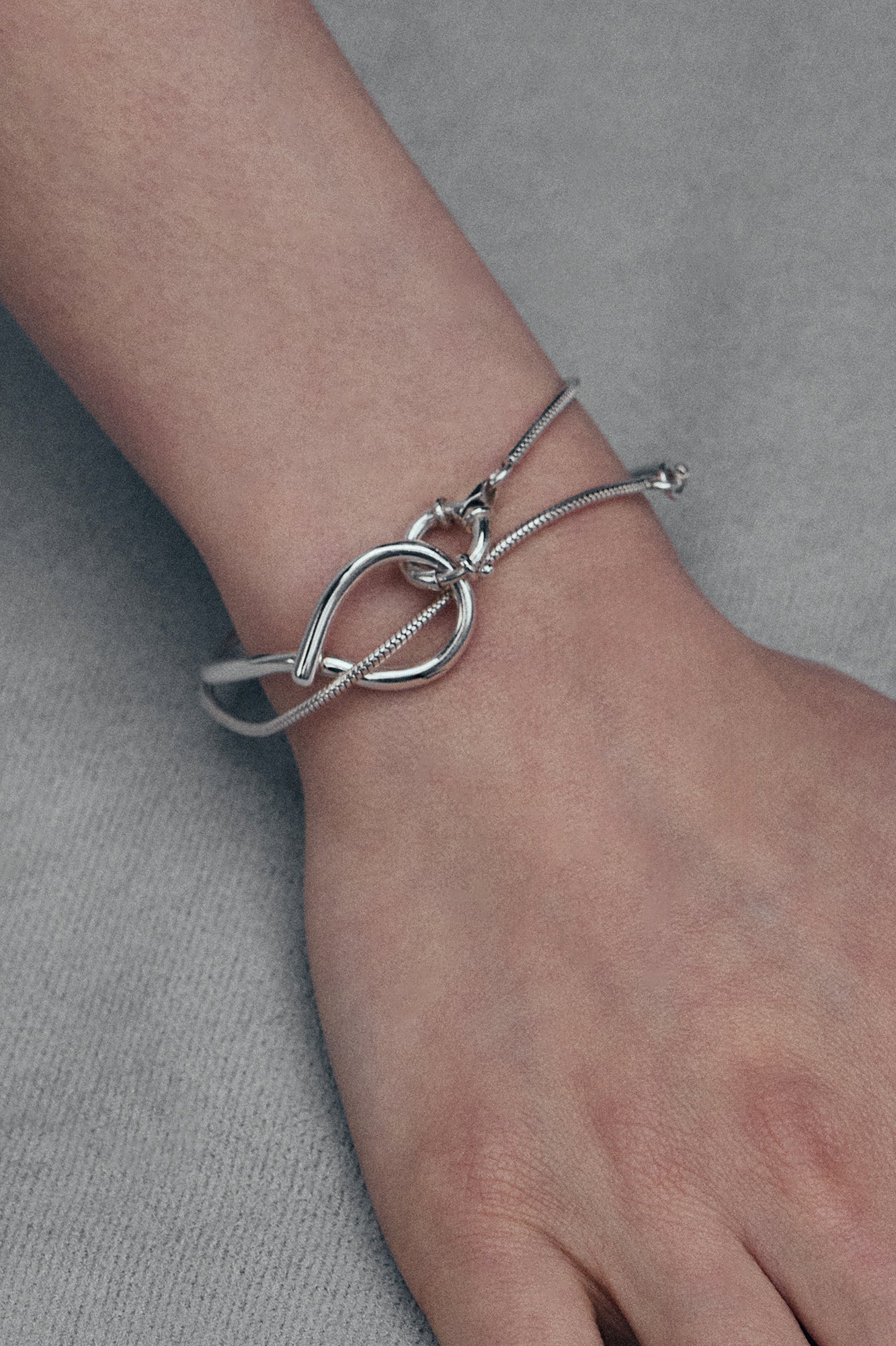 STRAPPY BRACELET IN SILVER