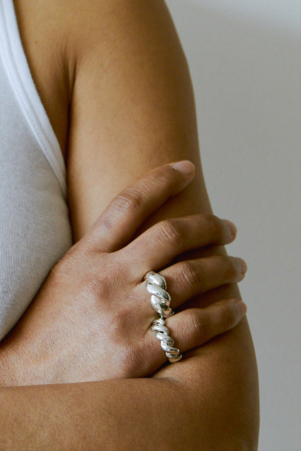 ロープツイストボールドリング