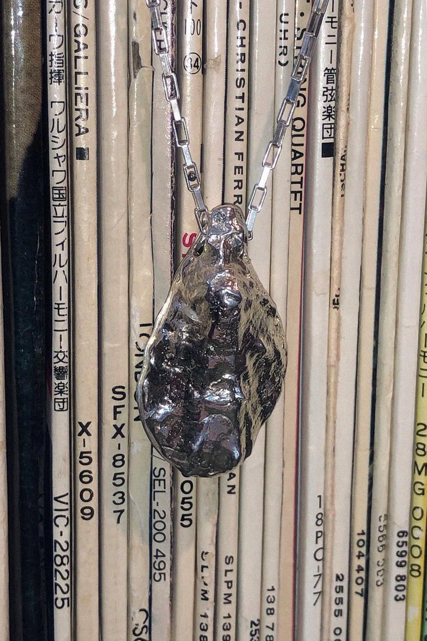 OYSTER LOCKET NECKLACE